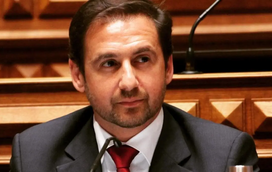 Primeiro, castrou ilegalmente um gato numa mesa de reuniões. Agora, quer fechar a RTP! Tudo sobre o polémico deputado do Chega