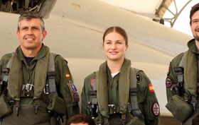 Veja a princesa Leonor a pilotar avião em voo de instrução 