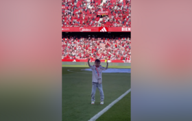 Comovente: Jovem de 12 anos com doença rara é homenageado no estádio do Sevilha