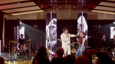 O momento em que Tony Carreira chama Eva Pais ao palco