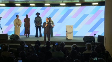 “Isto é uma falta de respeito total”: a reprimenda do presidente Macron por barulho durante evento no Quénia