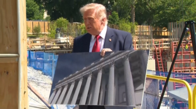 Trump mostra os planos de construção do polémico salão de baile da Casa Branca