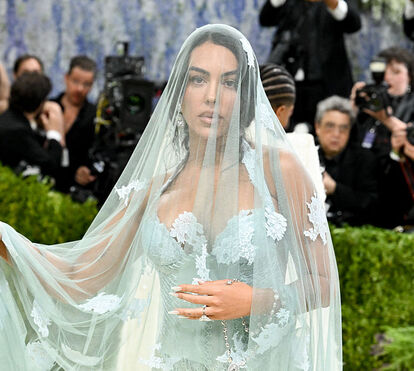 Uma mulher de fé: Como Georgina Rodríguez levou a sua devoção a Fátima à Met Gala