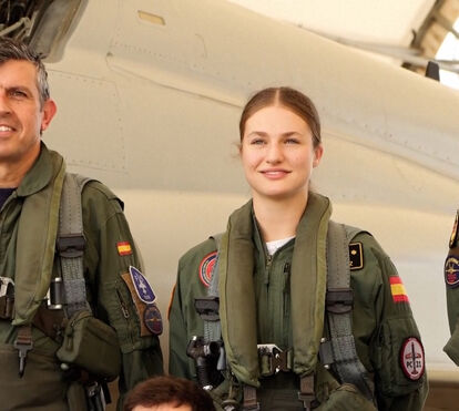 Veja a princesa Leonor a pilotar avião em voo de instrução 