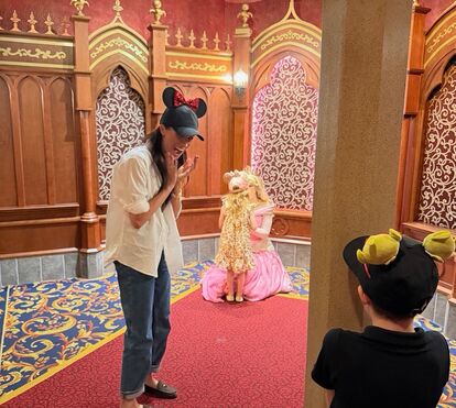 Diversão e muita ternura! Encantada, Meghan Markle mostra-se com a família na Disneyland 