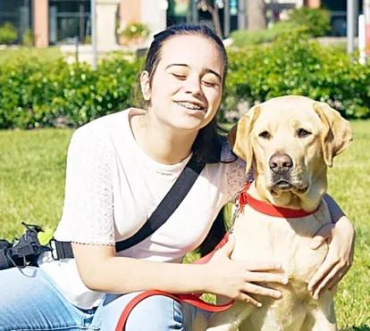Fez-se História em Portugal. Gabriela, de 14 anos, recebe o primeiro cão-guia atribuído a um menor 