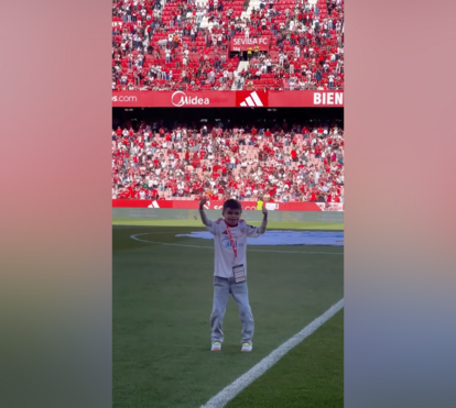 Comovente: Jovem de 12 anos com doença rara é homenageado no estádio do Sevilha