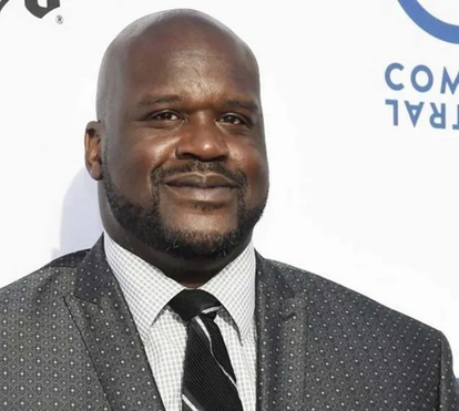 34 anos depois, Shaquille O’Neal regressa à universidade onde se tornou lenda do basquetebol e recebe diploma de mestrado