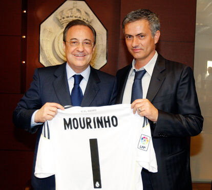 Constrangedor? Florentino Pérez tem de pedir que batam palmas a Mourinho