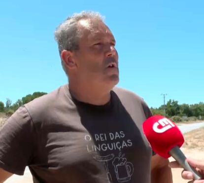 'Agarradas às pernas': revelados novos detalhes sobre as crianças encontradas sozinhas