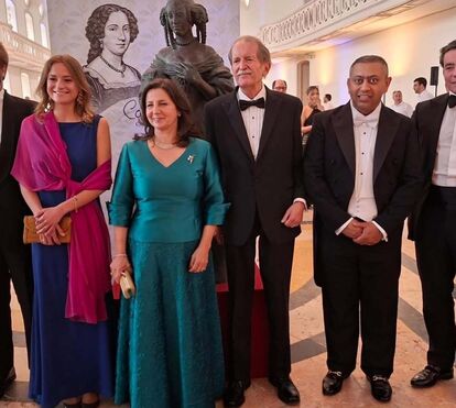 D. Duarte Pio reaparece finalmente ao lado da família em cerimónia do Sheikh Aliur Rahman, no Mosteiro de Alcobaça