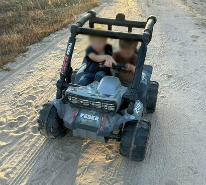 Meninos abandonados pela mãe já estão em França... mas continuam rodeados de estranhos