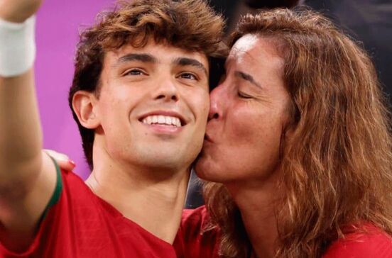 João Félix com a mãe