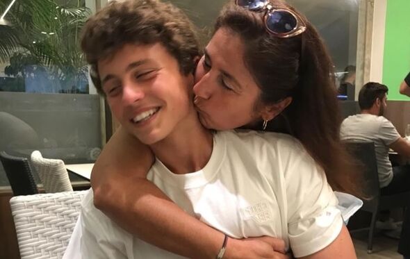 João Neves com a mãe, que faleceu em 2024