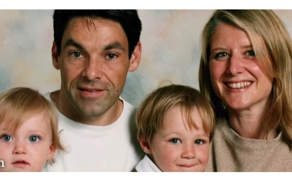 Robert Brown, Joanna Simpson e os dois filhos do casal
