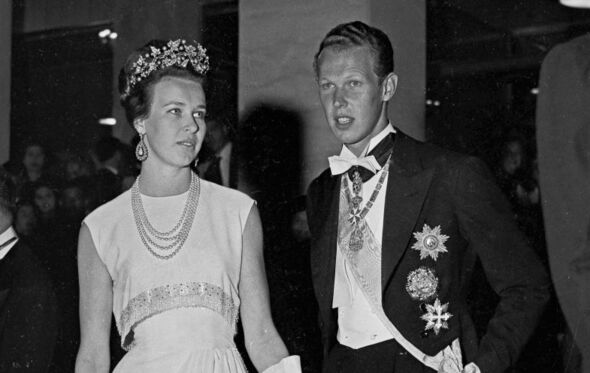 Maria Gabriella de Saboia com o irmão, Victor Emmanuel de Saboia, no casamento de Juan Carlos e Sofia