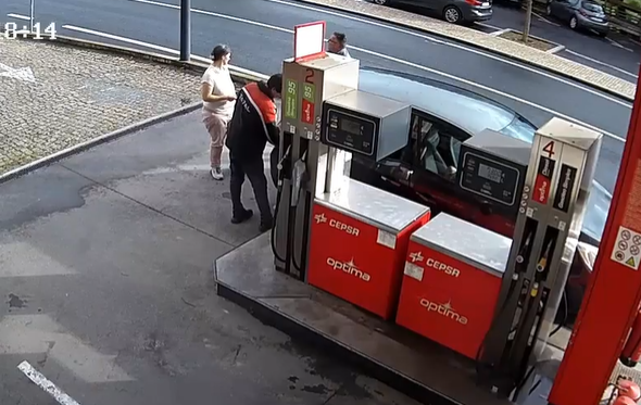 Imagens de vigilância gravam momento em que casal que abandonou crianças francesas parou em bomba de gasolina em Portugal