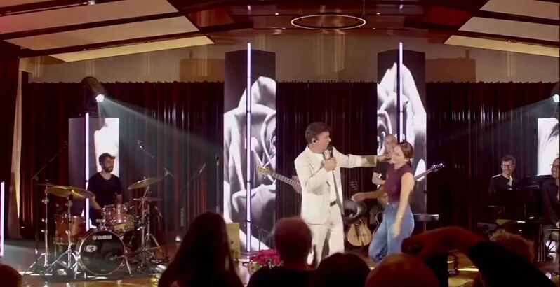 O momento em que Tony Carreira chama Eva Pais ao palco