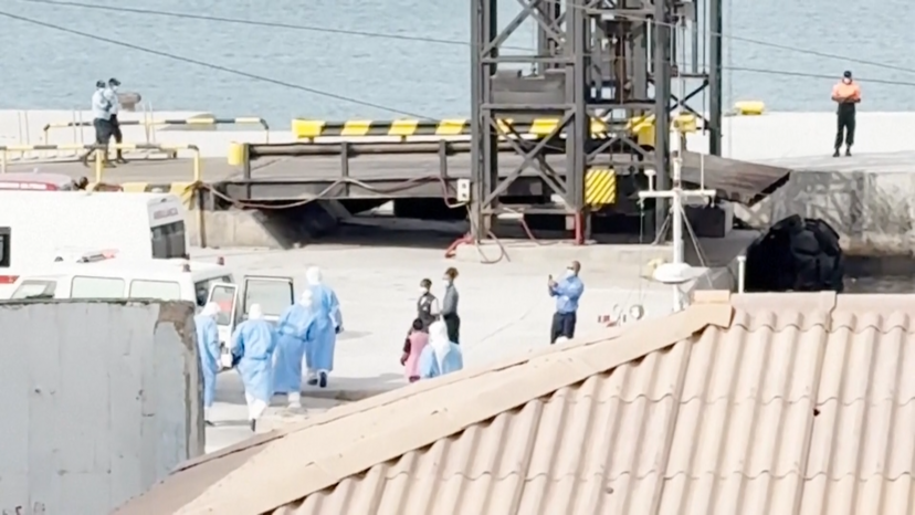 Três passageiros infetados com hantavírus retirados de cruzeiro retido ao largo de Cabo Verde  