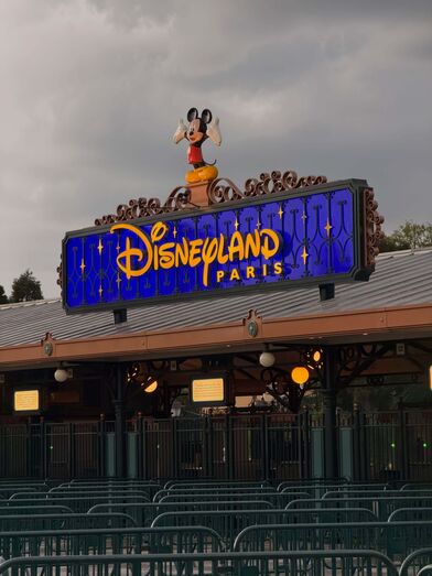 A filha de José Mourinho visita a Disneyland Paris 