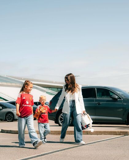 Ana Pinho, mulher de Bruno Fernandes, com os filhos