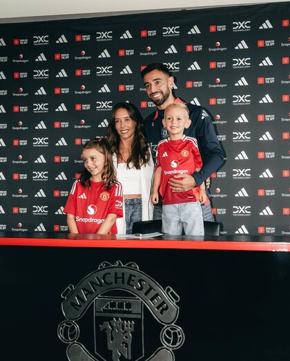 Bruno Fernandes com a família. O jogador demonstra apreço pelas origens humildes