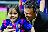 É muita emoção! Luis Enrique celebra nova vitória mas sempre com a filha que morreu aos 9 anos no coração: "A Xana está comigo"
