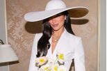 A escolha que surpreendeu toda a gente: Afinal, porque é que Dua Lipa casou de fato de saia e casaco?