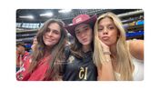 Madalena Aragão e amigas no estádio de Houston