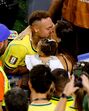 Neymar no final do jogo com Bruna Biancardi