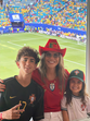Katia Aveiro e os filhos