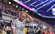 Jogador Christian Eriksen cai no relvado no jogo amigável entre a Dinamarca e Ucrânia