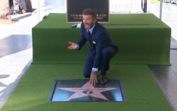 Lenda do futebol! David Beckham recebe estrela no Passeio da Fama de Hollywood