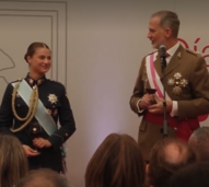 Rei Felipe VI brinca com a filha, a princesa Leonor, e põe toda a gente a rir