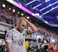 Jogador Christian Eriksen cai no relvado no jogo amigável entre a Dinamarca e Ucrânia