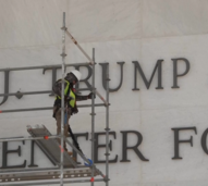 Era só o que faltava! Nome de Donald Trump vai mesmo ser retirado do Kennedy Center após ordem judicial