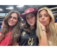 Madalena Aragão e amigas no estádio de Houston