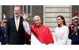 Visita histórica: Papa Leão XIV já aterrou em Madrid recebido pelos reis de Espanha e sob controvérsias entre milhões de euros e crise humanitária