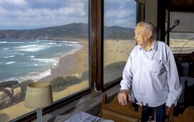 O segredo mais bem guardado do Guincho: Tony Muchaxo, o homem que viu um primeiro-ministro nadar nu e serviu lagosta a Walt Disney