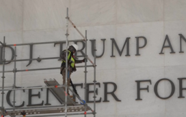Era só o que faltava! Nome de Donald Trump retirado do Kennedy Center após ordem judicial