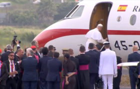 Rei de Espanha empresta avião a Papa Leão XIV após avaria no voo de regresso a Roma