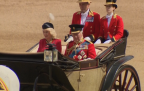 Rei Carlos III celebra aniversário oficial com cerimónia icónica Trooping the Colour
