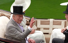 Ao terceiro dia das icónicas corridas de Royal Ascot, a família real cruza-se com Hollywood