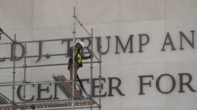 Era só o que faltava! Nome de Donald Trump vai mesmo ser retirado do Kennedy Center após ordem judicial