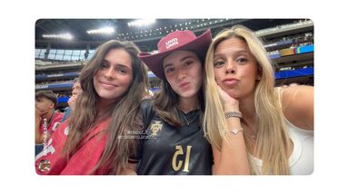 Madalena Aragão e amigas no estádio de Houston