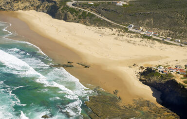 Praia do Castelejo, destino de eleição no Algarve