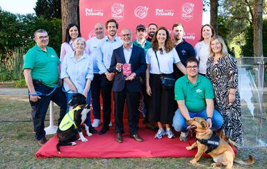 Município de Oeiras recebe o primeiro "Pet Friendly Award" e faz história em Portugal