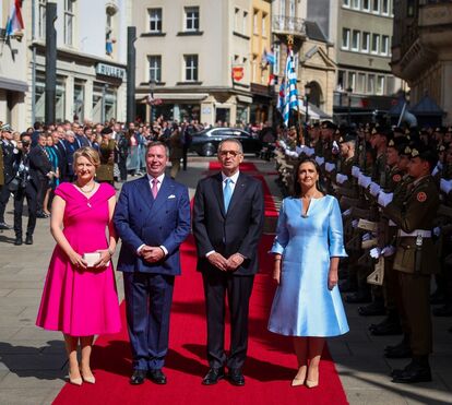 Depois das críticas por vestir marca estrangeira, primeira-dama Margarida Maldonado Freitas opta por vestido de criadora portuguesa