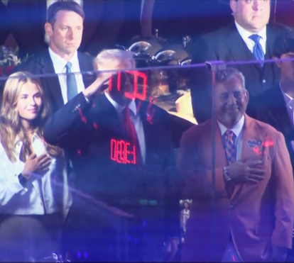 Donald Trump vaiado por adeptos da NBA em Nova Iorque