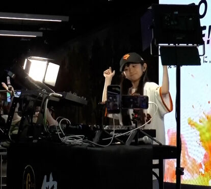 Conheça a menina de 9 anos que é um fenómeno da música techno